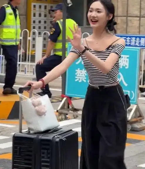 北京电影学院开学季_北京电影学院新生颜值高_北京电影学院学生