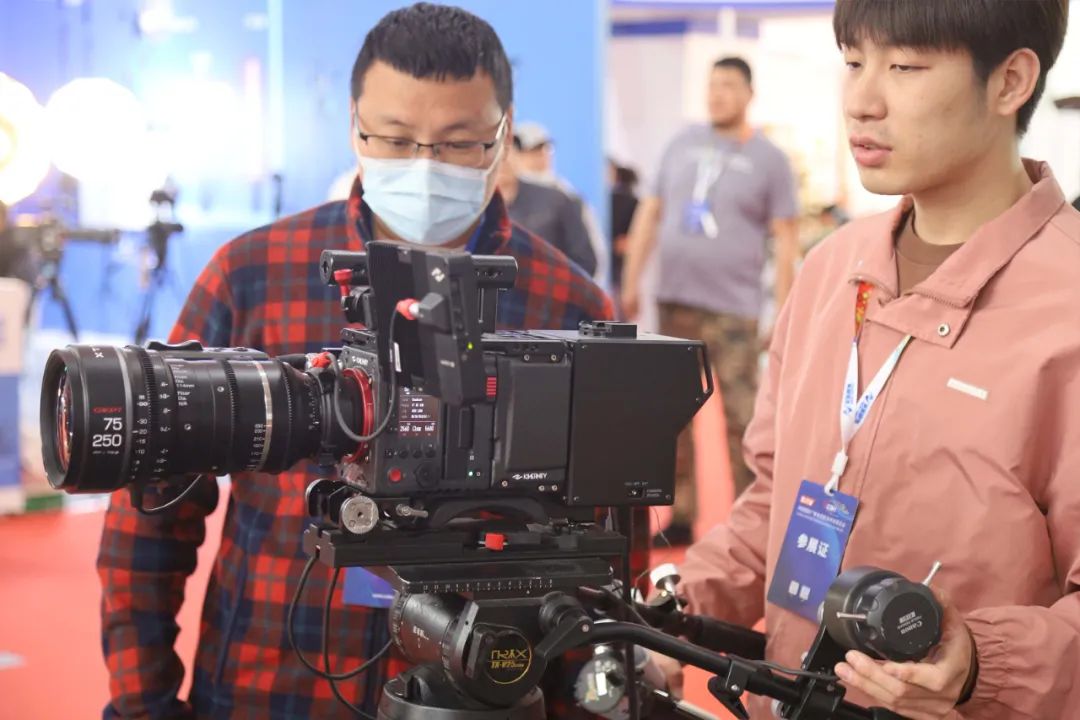 2023世界超高清视频产业发展大会_讯道摄影机_卓曜科技KINEFINITYMC8020 8K讯道摄像机