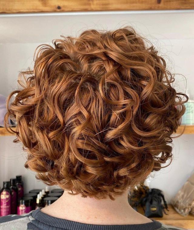 38mm卷发棒效果_短发卷发教程_卷发技巧分享