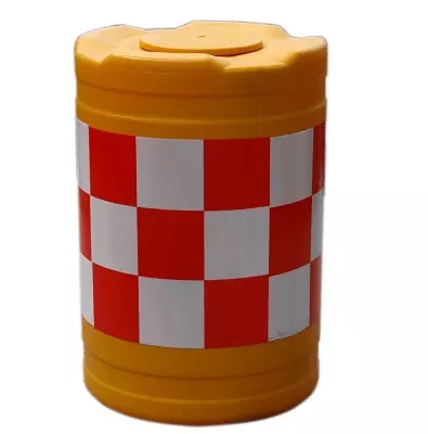 防撞桶误用 垃圾桶混淆 道路卫生维护_防撞桶摆放