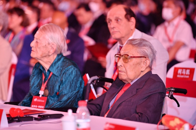 北京外国语大学校友_习近平总书记回信北外老教授_北京外国语大学建校80周年