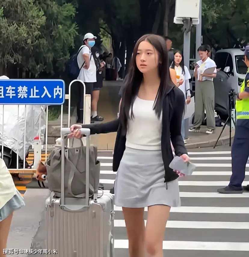 北京电影学院新生校花评选标准_北京电影学院学生_00后高颜值大学生