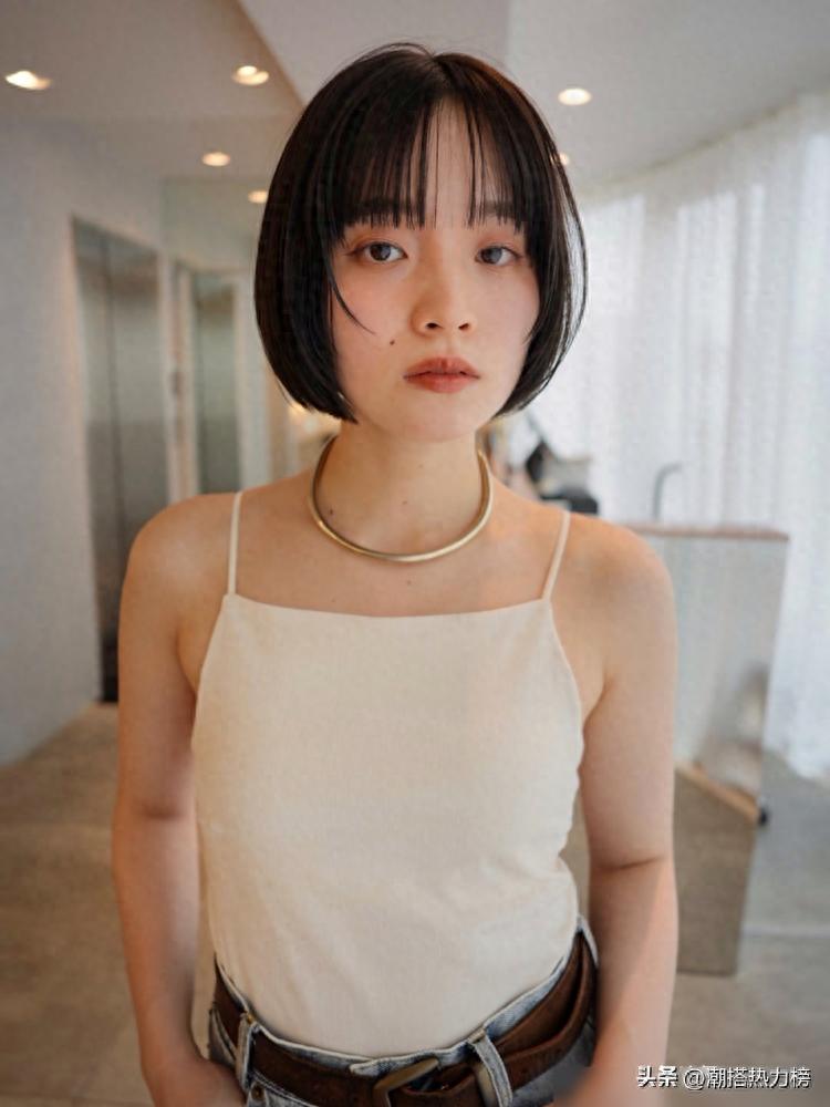 短发时尚搭配_短发卷发棒_短发造型