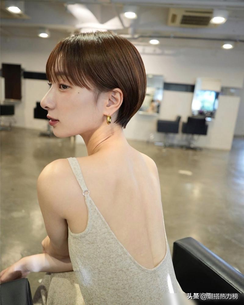 短发时尚搭配_短发卷发棒_短发造型