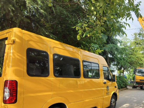 夜间出行路灯_大路灯如何安装_太阳能路灯安装乡村