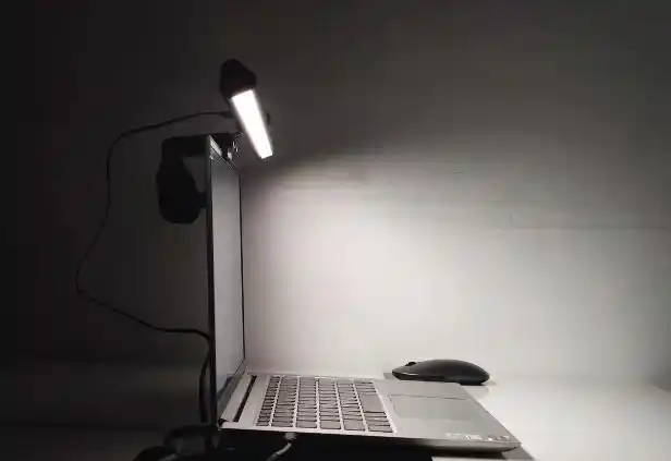 电脑灯_屏幕挂灯缓解视觉疲劳_屏幕挂灯减少反光