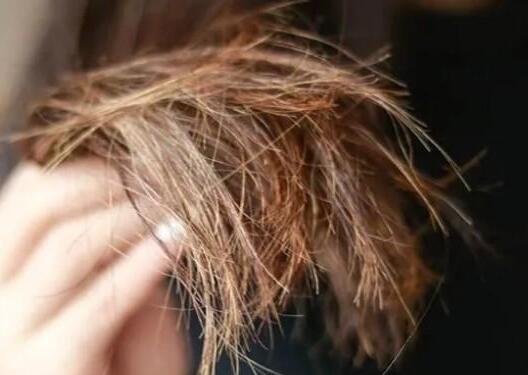 怎样用卷发棒不伤发_劣质卷发棒危害_卷发棒伤害头发吗