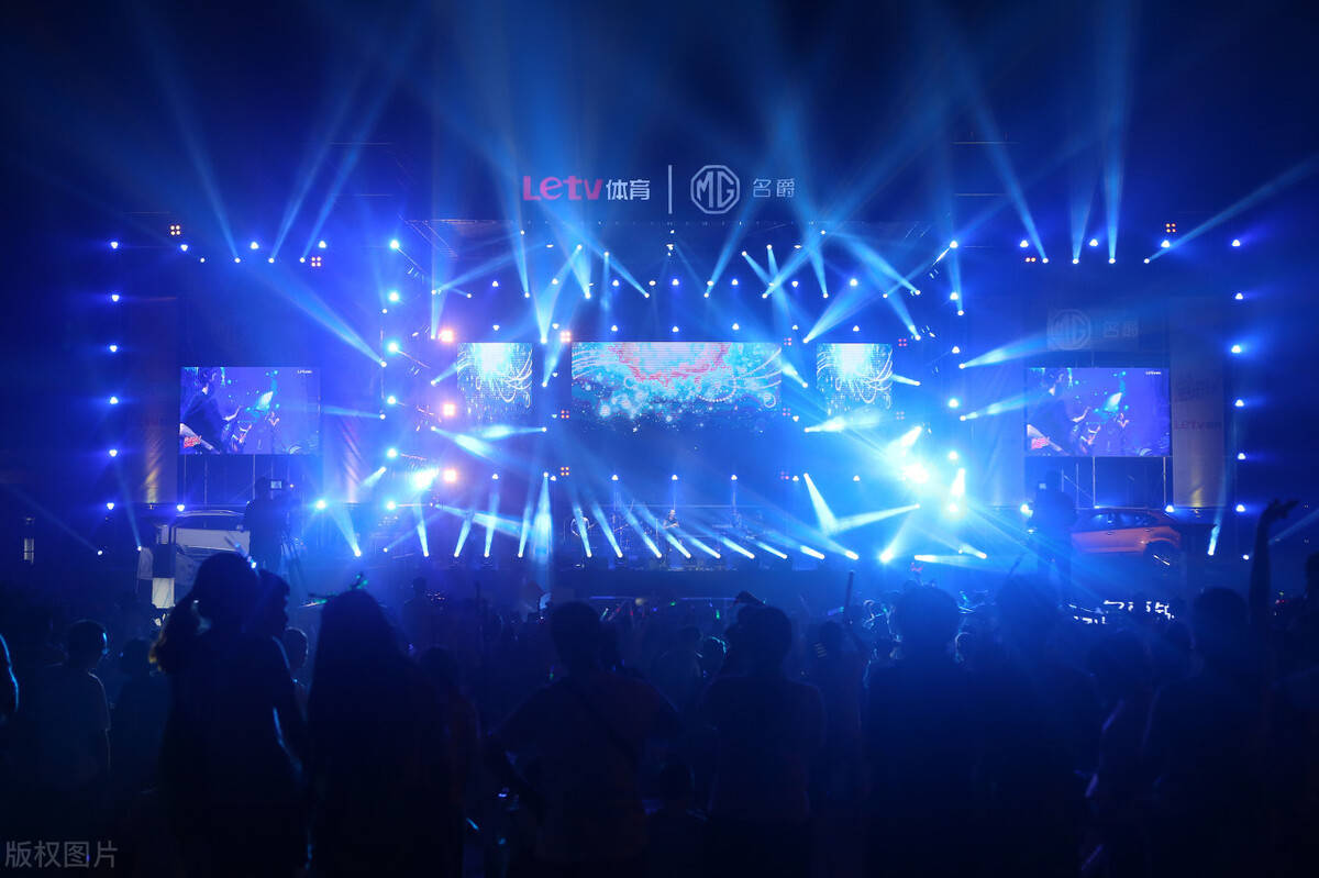 舞台灯光行业前景_舞台灯光技术标准_舞台灯安装