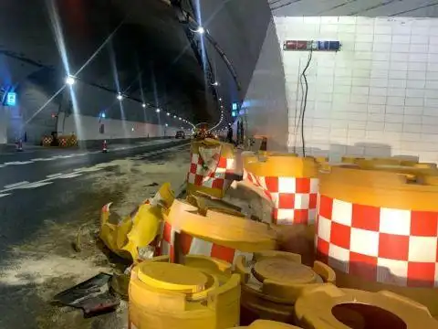 防撞桶作用_高速隧道防撞桶事故_隧道内防撞桶作用