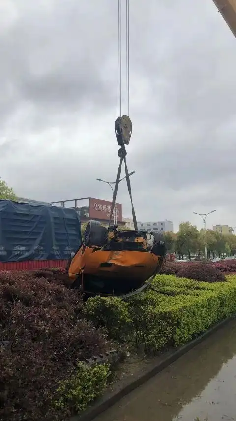 隧道内防撞桶作用_防撞桶作用_高速隧道防撞桶事故