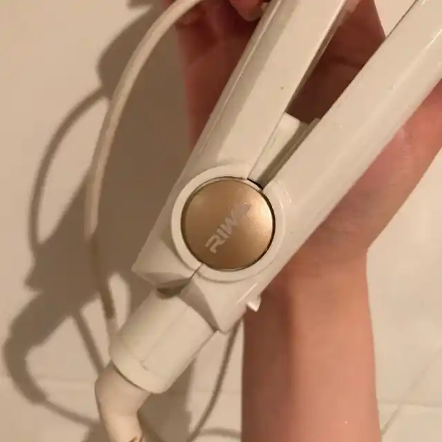 戴森卷发棒平价替代品RIWA雷瓦卷发棒_RIWA雷瓦卷发棒测评与戴森对比_雷瓦卷发棒好用吗