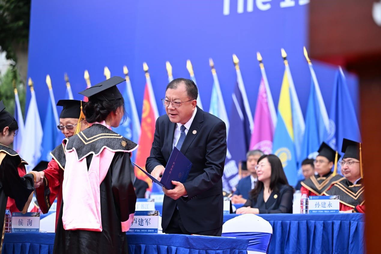 西安交通大学2025年本科生毕业典礼 校长寄语 自信自强 仁爱_西安交通大学毕业