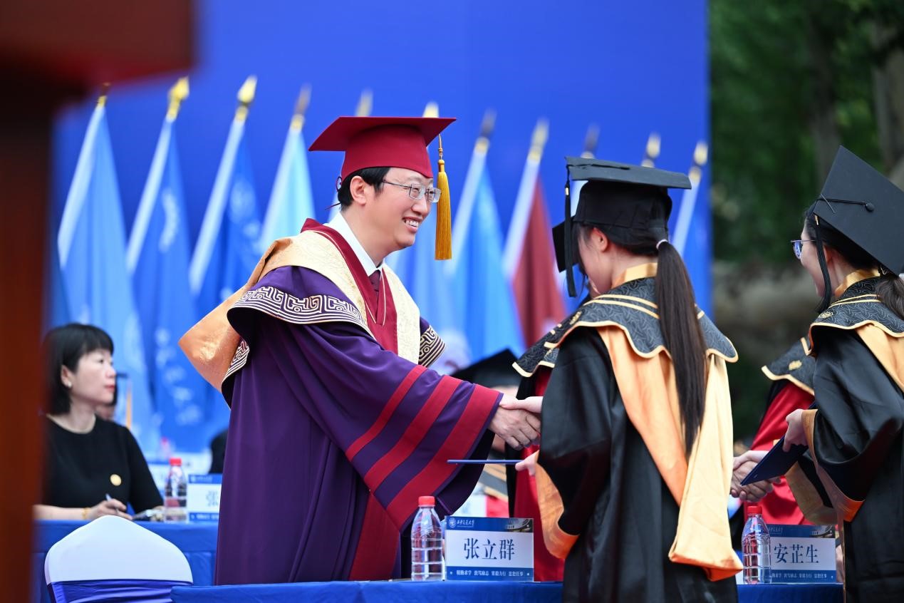 西安交通大学毕业_西安交通大学2025年本科生毕业典礼 校长寄语 自信自强 仁爱