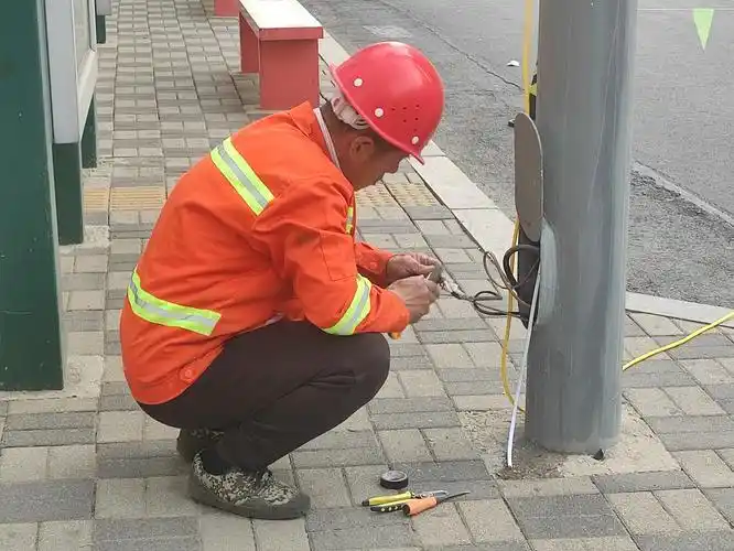 大路灯安装_云南路灯安装挑战_路灯安装步骤