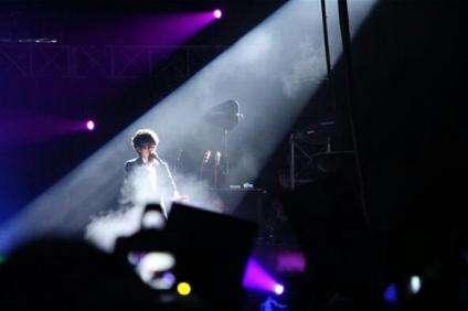 追光灯排列_舞台追光灯效果_追光灯原理用途