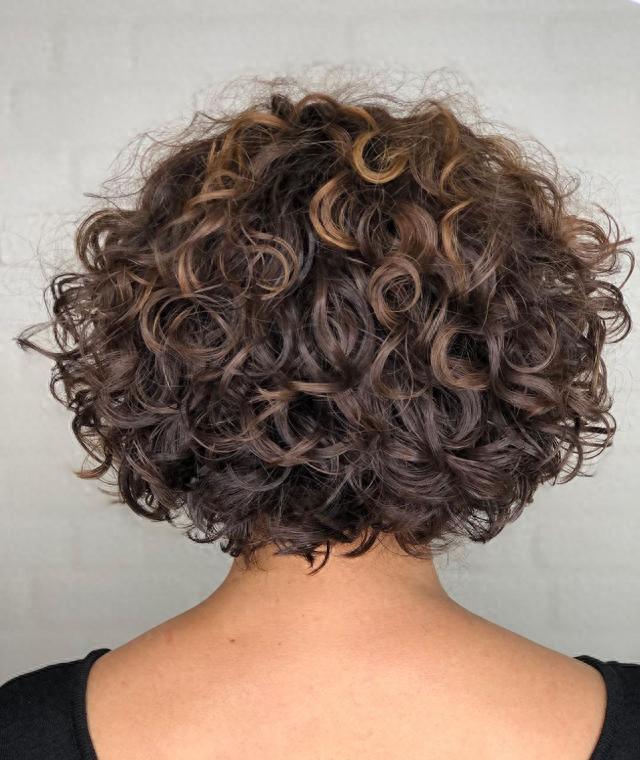 男生短发卷发棒怎么用_法式慵懒卷发型推荐_短发卷发技巧