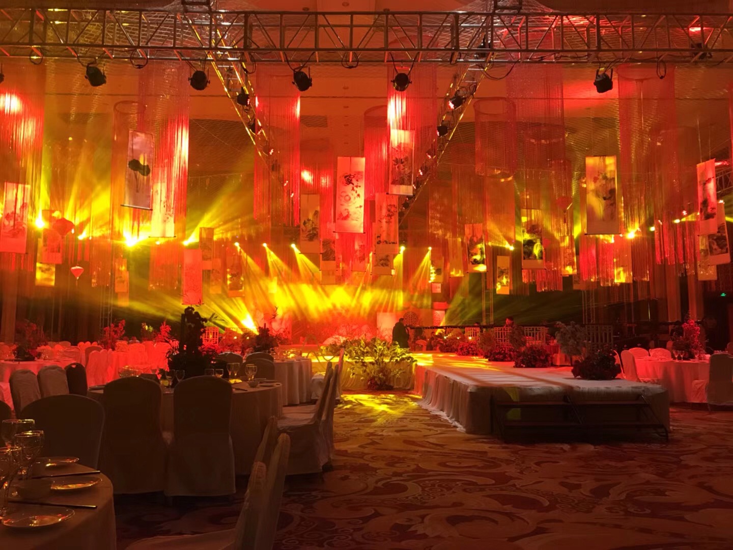 舞台灯控台维修_DMX协议灯光控制网络_舞台灯光供电系统