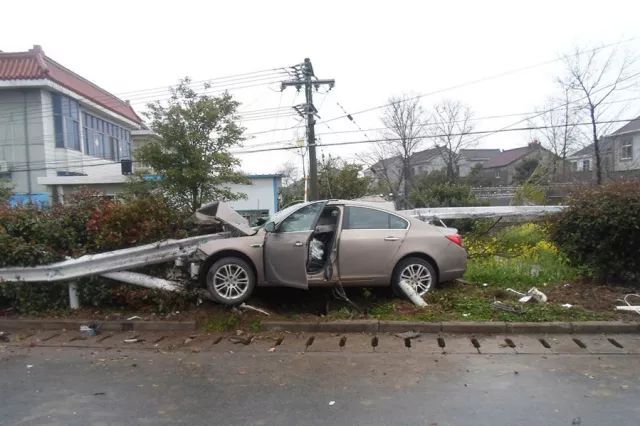 高速旋转防撞桶_防撞桶作用_防撞护栏二次伤害