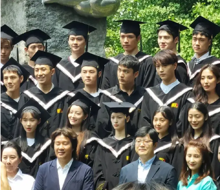 北京电影学院毕业_北京电影学院毕业照 王俊凯 毕业生颜值