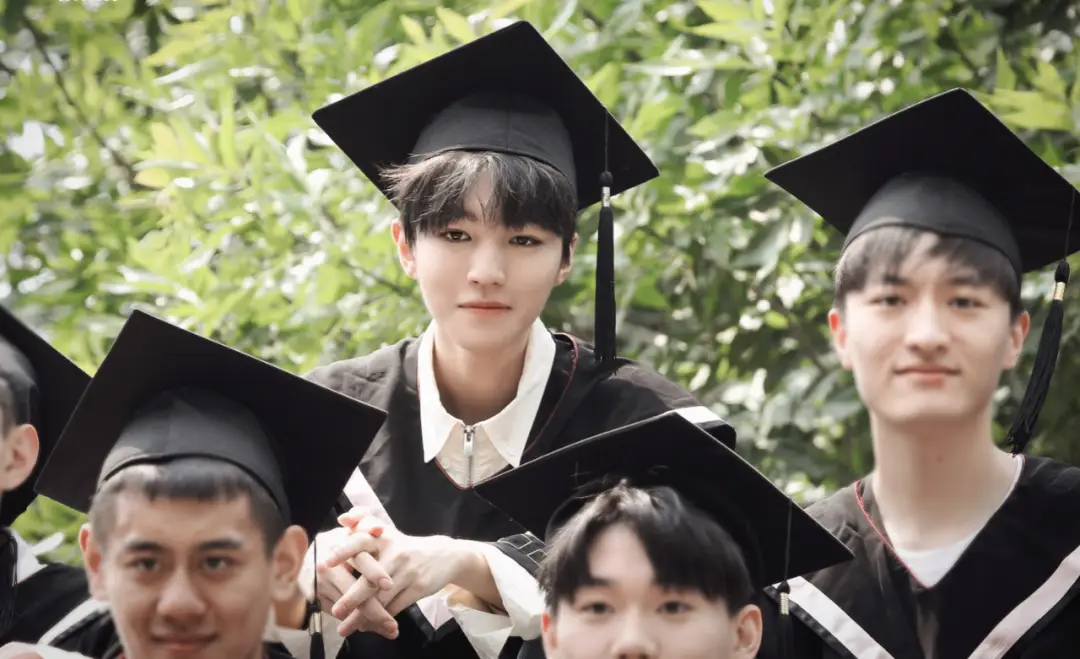 北京电影学院毕业_北京电影学院毕业照 王俊凯 毕业生颜值