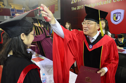 北京外国语大学2017届研究生毕业典礼_北京外国语大学研究生学位授予仪式_北京外国语大学毕业