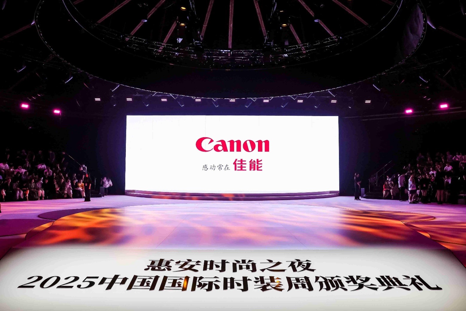 讯道电影机_佳能EOS C400电影机讯道化直播 中国国际时装周 佳直播PRO技术支持