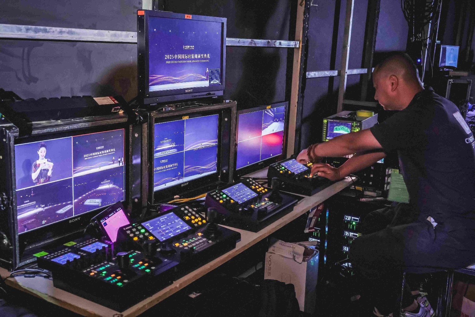 佳能EOS C400电影机讯道化直播 中国国际时装周 佳直播PRO技术支持_讯道电影机