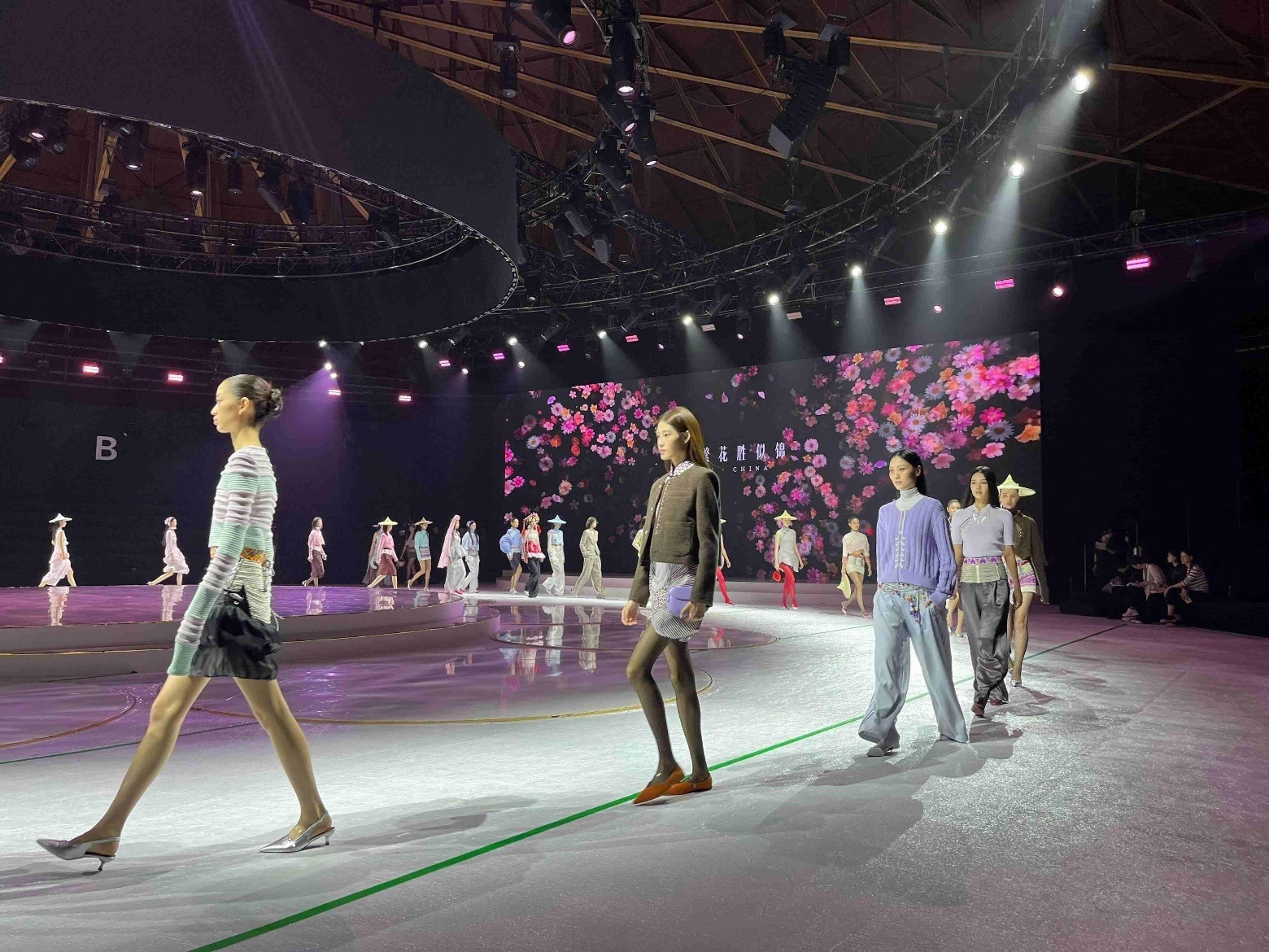 佳能EOS C400电影机讯道化直播 中国国际时装周 佳直播PRO技术支持_讯道电影机