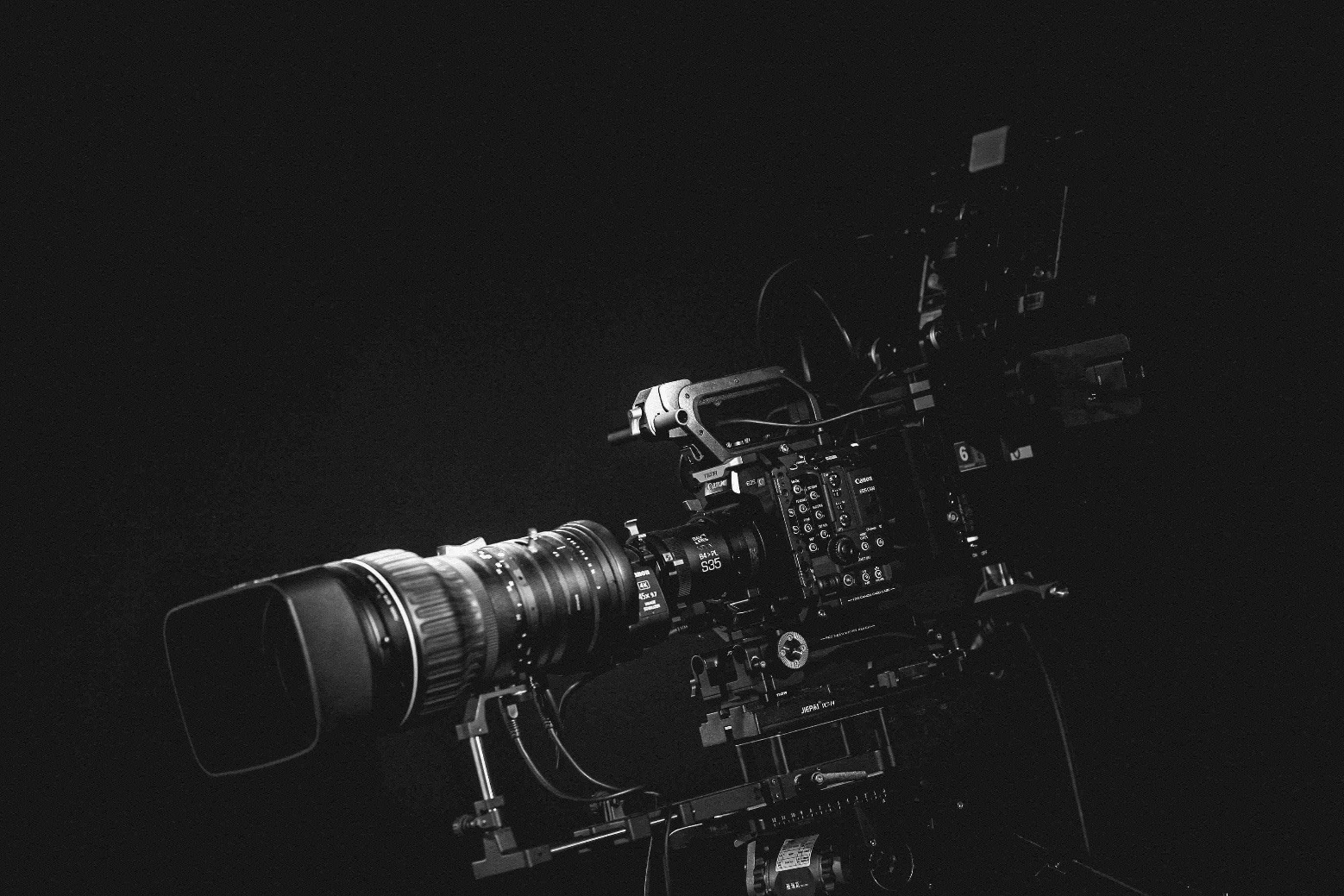 讯道电影机_佳能EOS C400电影机讯道化直播 中国国际时装周 佳直播PRO技术支持