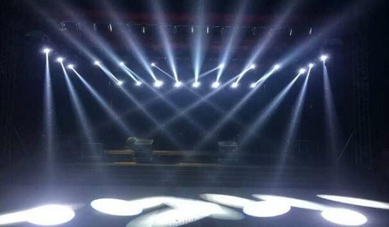 舞台灯控台排列_顶光灯系统工程设计布置_舞台灯光设备工程布置