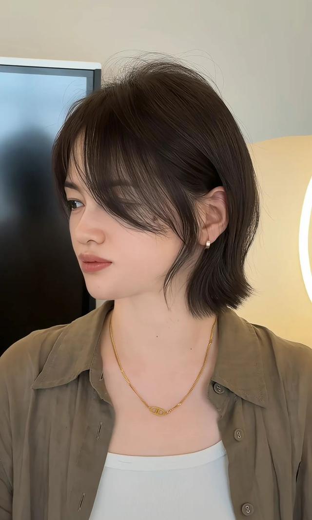 短发怎样使用卷发棒_短发层次剪_短发挑染技巧