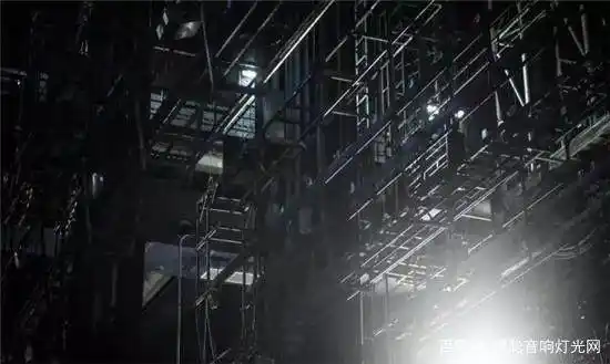 舞台灯光与剧场建筑配合_舞台灯控台排列_舞台灯位设计