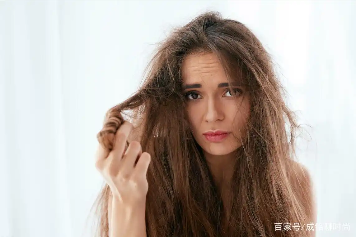 烫发和染发哪个对发质伤害更大_烫发与卷发棒哪个更伤头发_烫发和染发的损伤程度对比