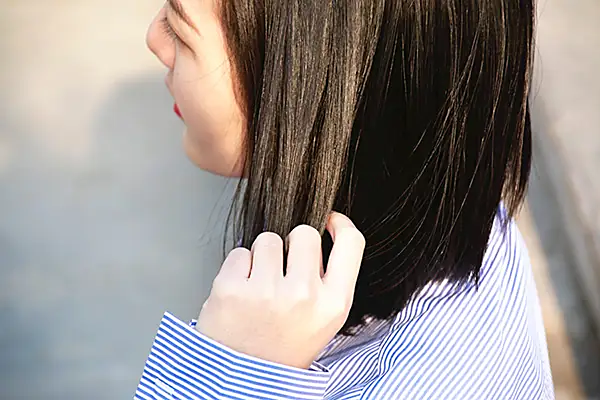 染发烫发哪个更伤头发_染发烫发对头发的影响_烫发与卷发棒哪个更伤头发