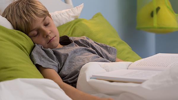 女性晚上睡觉出虚汗_生理因素导致儿童出汗_男孩晚上出虚汗原因