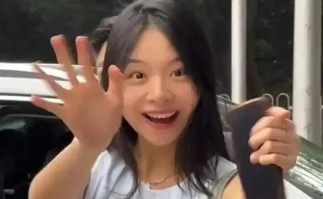 北京电影学院学生_北京电影学院开学季_新生报到体验