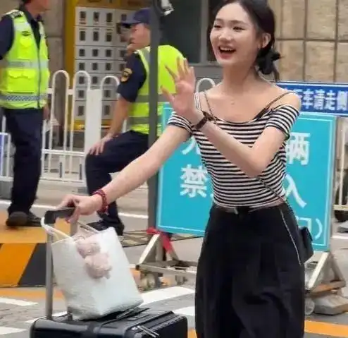 北京电影学院学生_北京电影学院开学季_新生报到体验