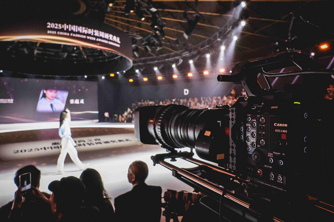 讯道电影机_佳能EOS C400电影机讯道化直播 中国国际时装周 佳直播PRO