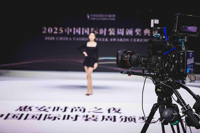 讯道电影机_佳能EOS C400电影机讯道化直播 中国国际时装周 佳直播PRO