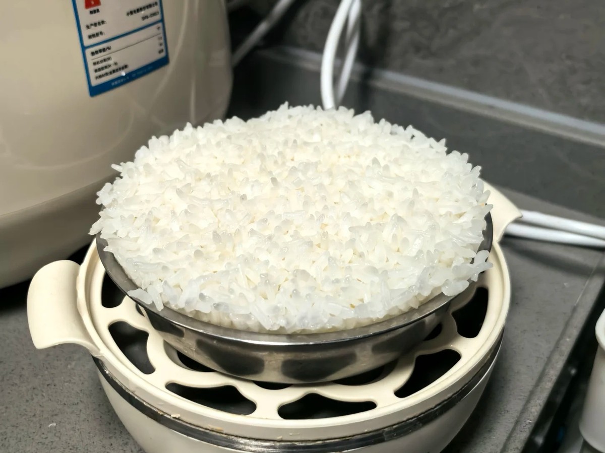早餐机煮蛋器价格_蒸蛋器用法 轻松搞定营养早餐 蒸蛋器正餐做法