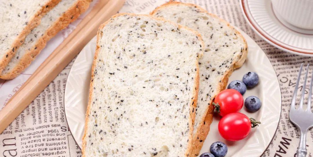 自制吐司做法教程_面包机吐司食谱_早餐机烤哪种面包