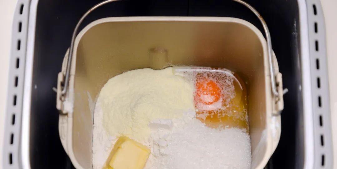 早餐机烤哪种面包_面包机吐司食谱_自制吐司做法教程