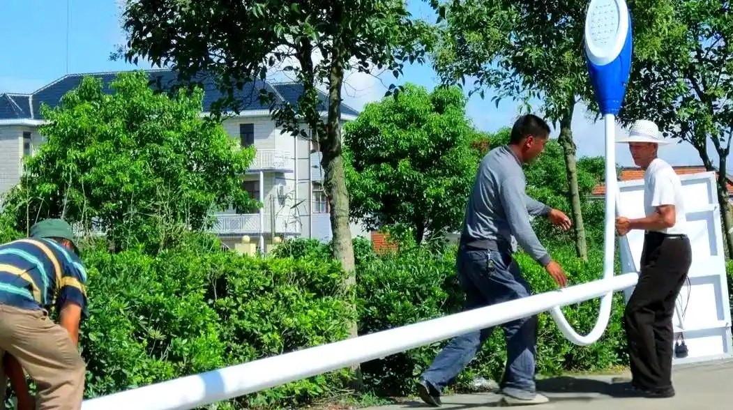 大路灯如何安装_太阳能路灯安装流程_地基浇注