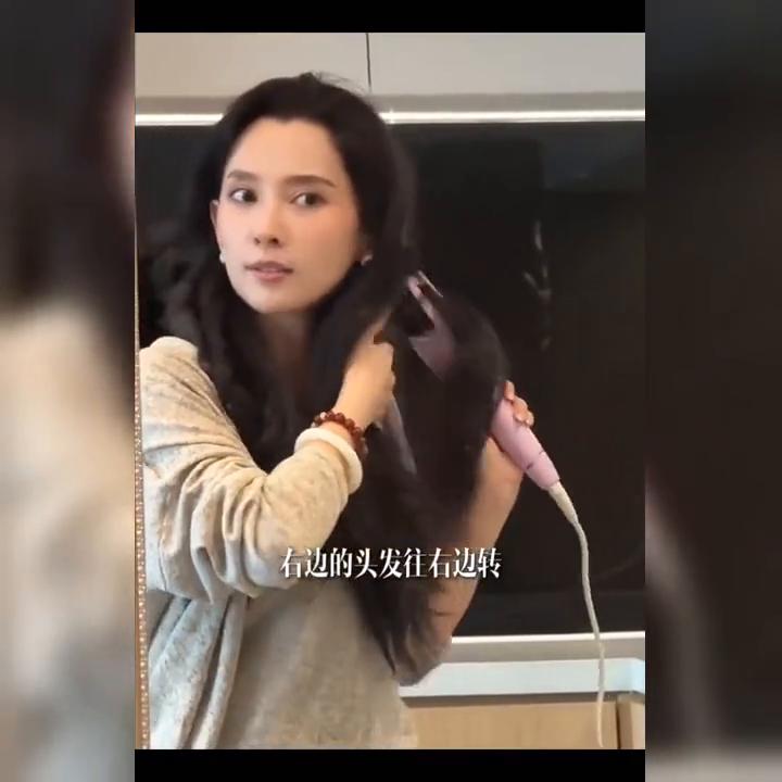 日常卷发教程_卷发棒怎么卷头发图解_半齿轮卷发棒使用方法