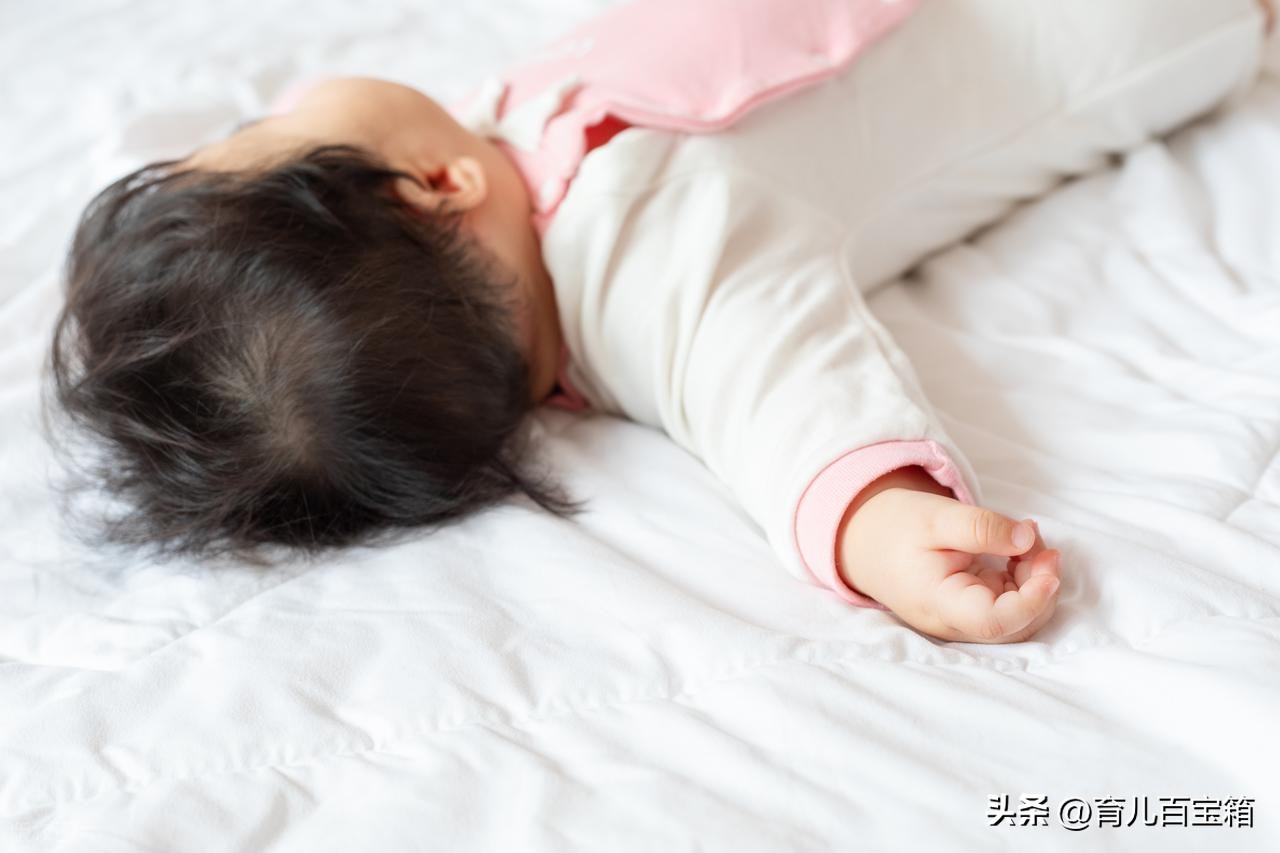 宝宝睡觉出汗原因_宝宝睡觉出汗怎么办_小孩晚上睡觉出虚汗