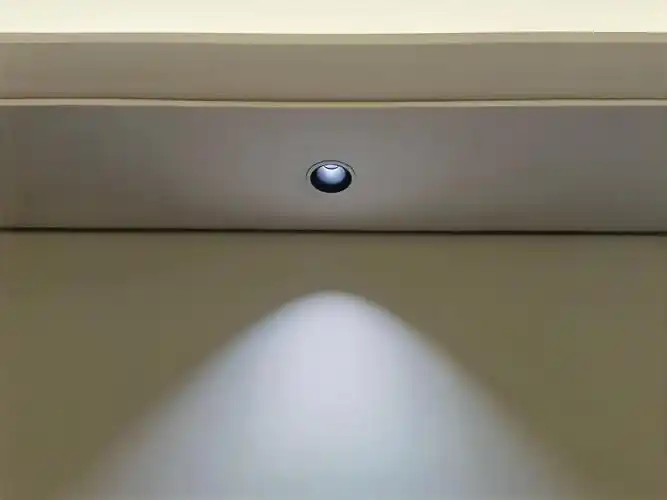 追光灯作用原理_舞台灯光种类_电脑舞台灯