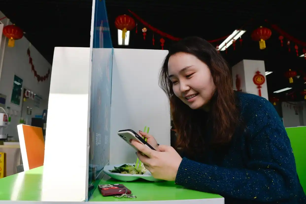 北京交通大学学生_北京交通大学寒假校园生活_北京交通大学留校师生就地过年