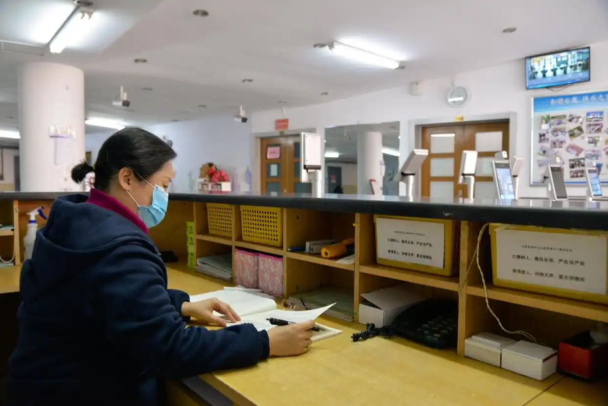 北京交通大学学生_北京交通大学留校师生就地过年_北京交通大学寒假校园生活