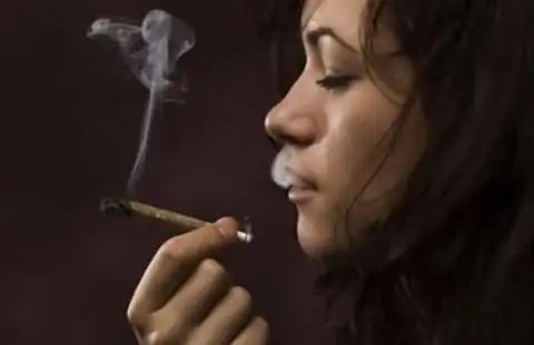 抽烟引起的咳嗽_抽烟抽醉了出虚汗吗_抽烟对睡眠的影响