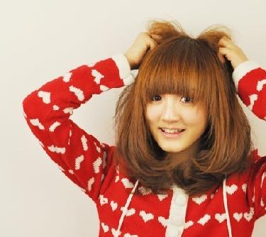 梨花头怎么用卷发棒卷_32MM夸张梨花头波浪卷打造方法_怎么用卷发棒卷头发教程